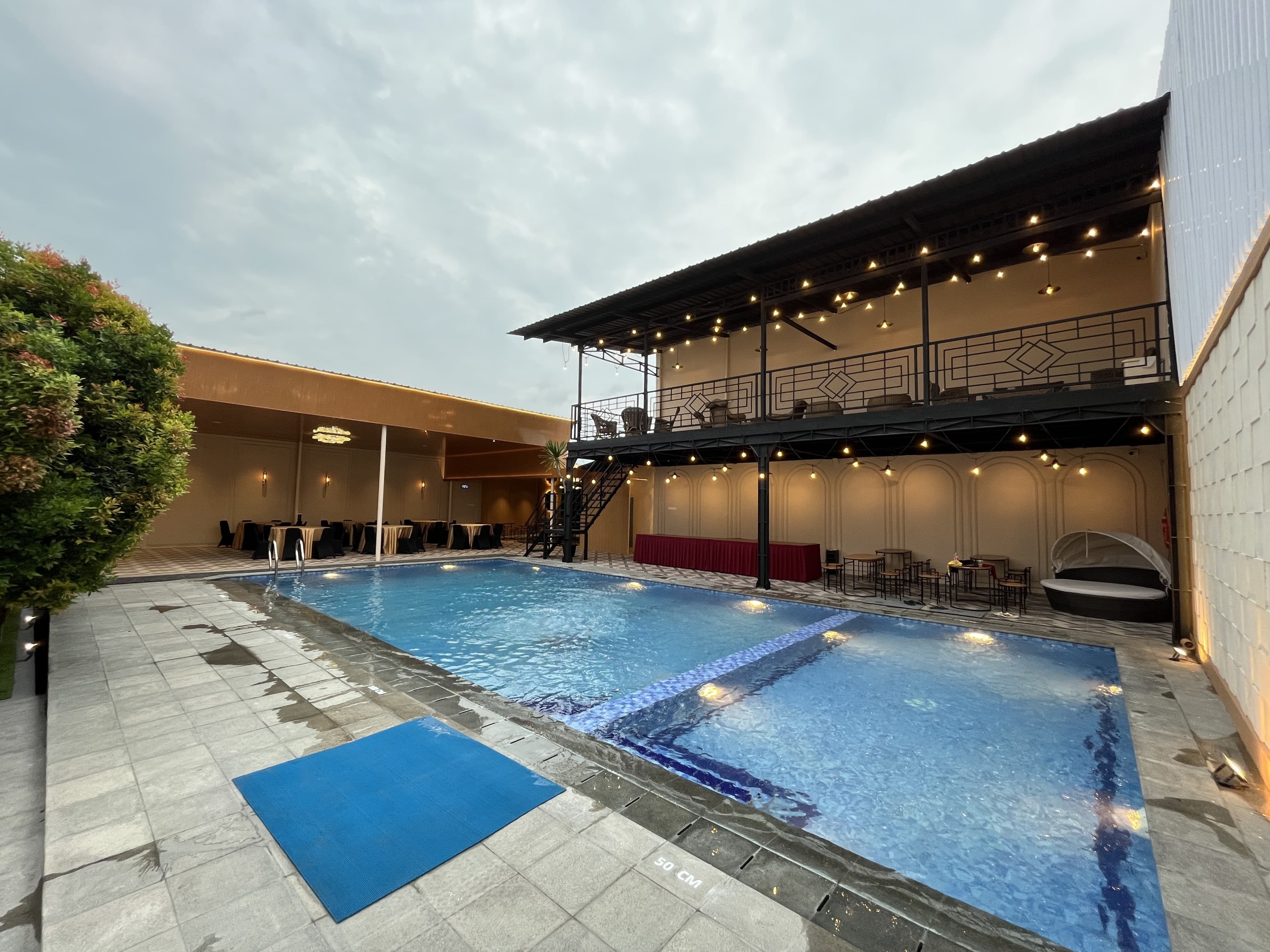 swimming pool